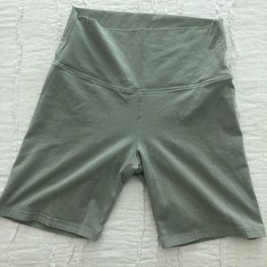 Tna biker shorts in seafoam green/grey